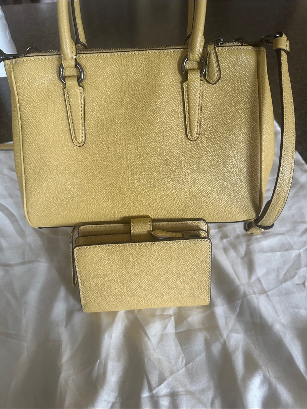 Coach Yellow Mini Surrey Carryall & Matching Wallet F44962 - Picture 4 of 16